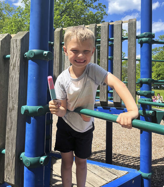 5226130_web1_ptr-ParadeShootTwins-070922