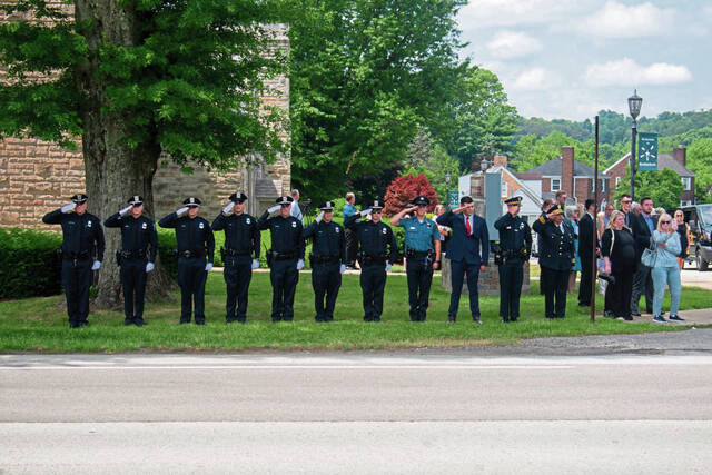 5228060_web1_ptr-StipetichFuneral13-071022