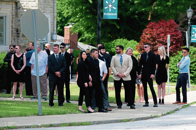 5228060_web1_ptr-StipetichFuneral3-071022