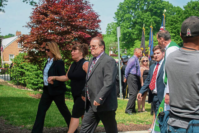 5228060_web1_ptr-StipetichFuneral7-071022
