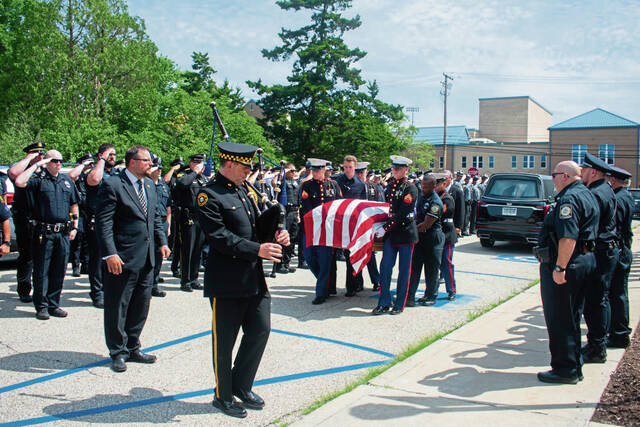 5228060_web1_ptr-StipetichFuneral8-071022