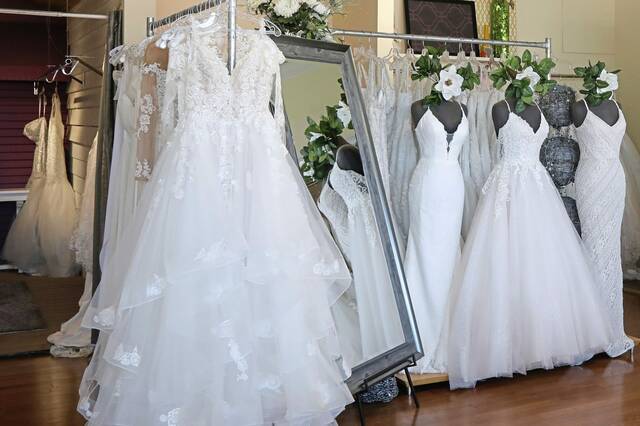 5232060_web1_ptr-covidweddings-071222
