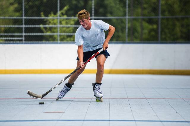 5235481_web1_gtr-lo-hockey-070822 5235481_web1_gtr-lo-hockey-070822