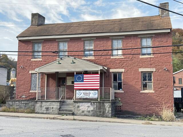 5241638_web1_ptr-OldStoneTavern1-111221