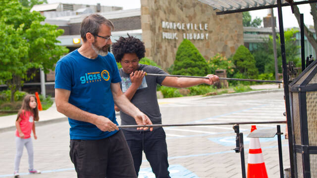 5261548_web1_te-glassblowing-072822-5