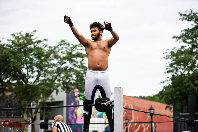 5270623_web1_vnd-lo-wrestlingevent12-072422