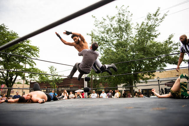 5270623_web1_vnd-lo-wrestlingevent4-072422