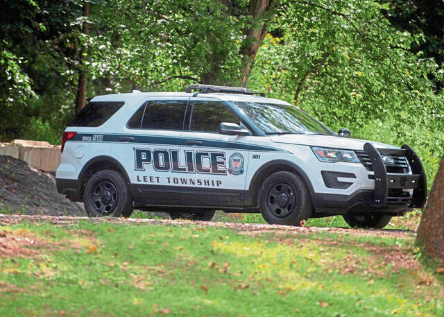 5275327_web1_WEB-Leet-police-vehicle