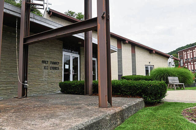 5279803_web1_vnd-churchclosing004-073022