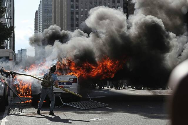 5286602_web1_ptr-phillyprotester-072922