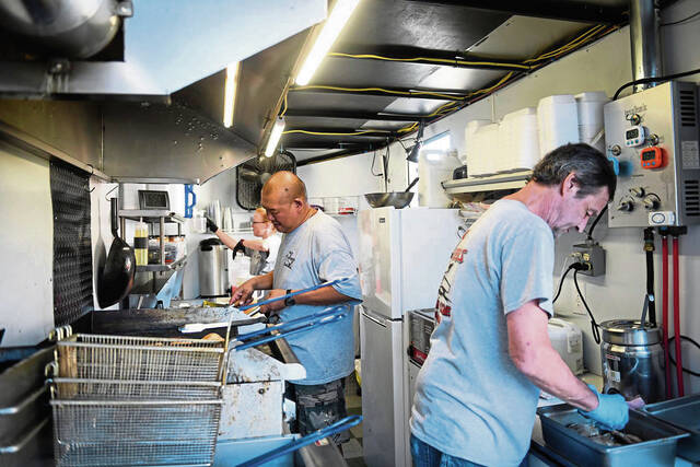 5301899_web1_gtr-foodtrucks004-082222