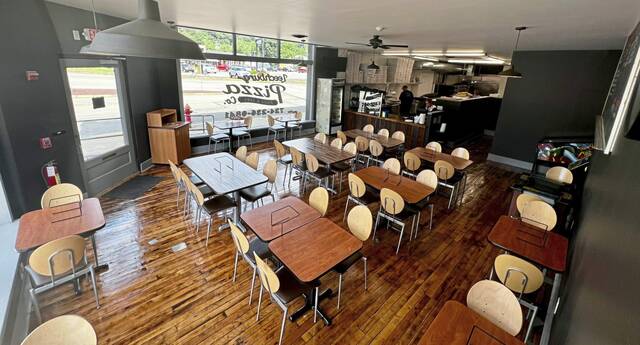 5309194_web1_vnd-leechburgpizza-080622-8