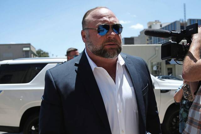 5311381_web1_AP22214689425484