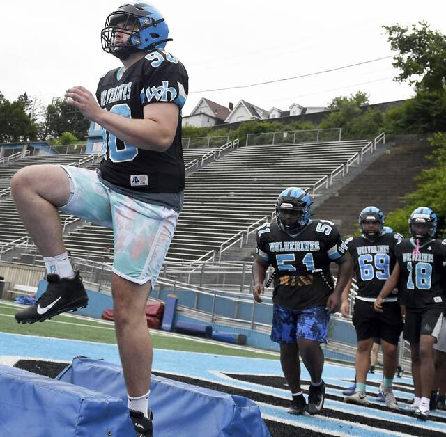 Woodland Hills still running with the big dogs in Class 5A