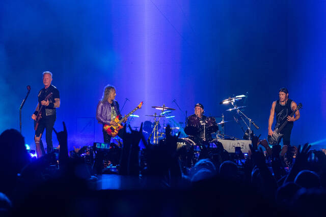 5331121_web1_ptr-metallica8-081522-copy