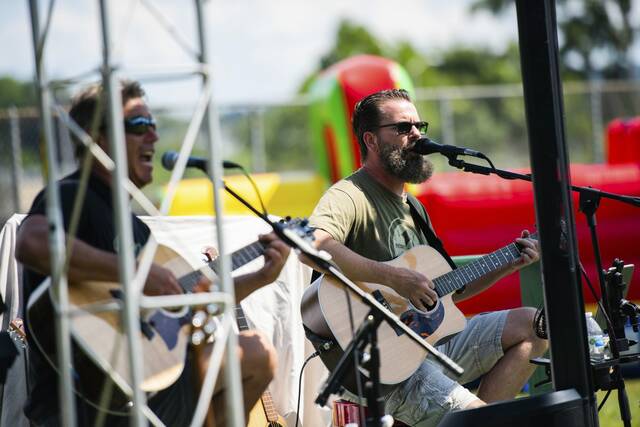5355083_web1_vnd-EastDeerFest4-082122
