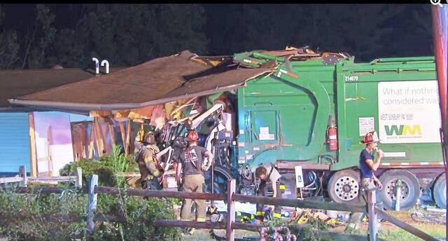 5371764_web1_vnd-GarbageTrucksCollide-082722