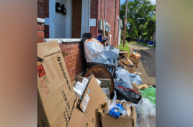 5382489_web1_ptr-OaklandTrashWeb1-083122