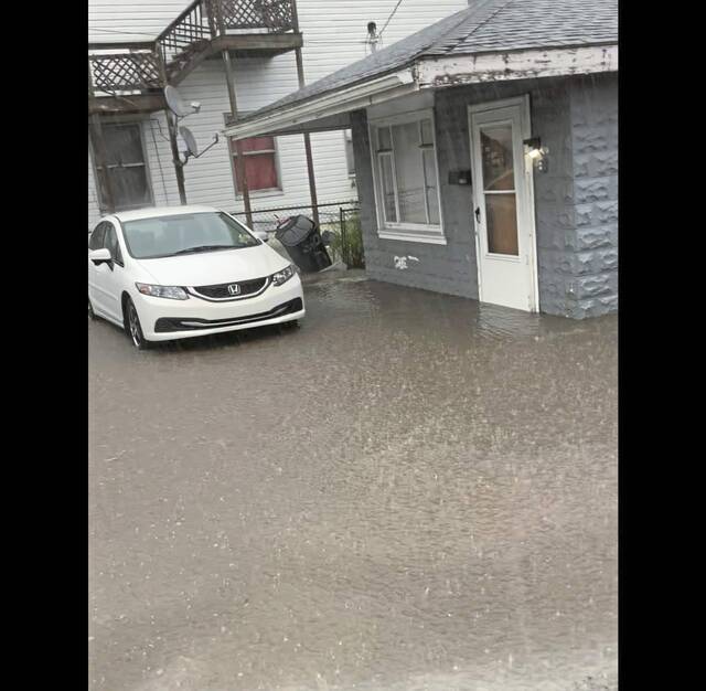 5406770_web1_gtr-MtPleasantFlooding2-090922