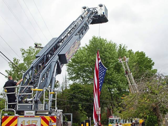 5442946_web1_cv-911memorialservice-092922-9