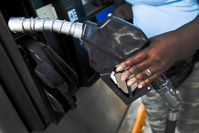 5443829_web1_web-gaspump-071522