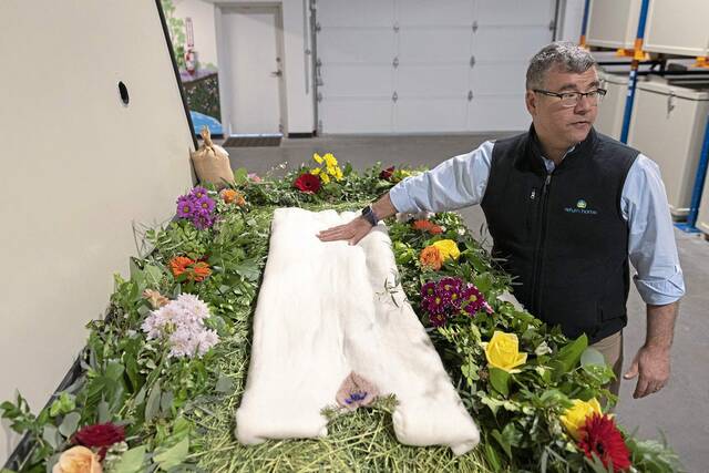 5444365_web1_ptr-humancomposting-092022