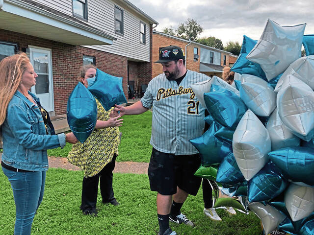 5457351_web1_vnd-azureeballoons2-092322