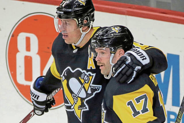 Evgeni Malkin helps Penguins 'keep things light' in practice drills