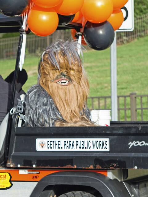 5463669_web1_bp-communitydayparade-092722-4