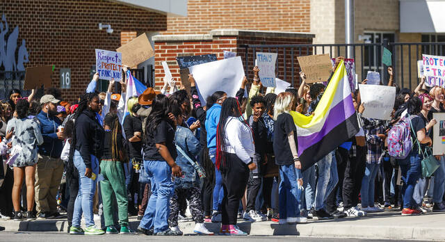 5472832_web1_AP22270737149610