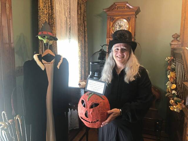 5475693_web1_PAL-KerrHalloween5-100622