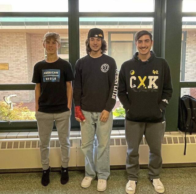 Deep lineup returns for Gateway JV hockey team