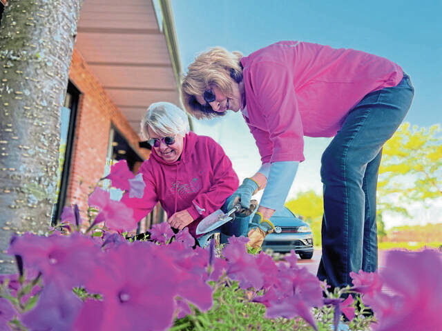 5488485_web1_vnd-Oakmontgarden-100422-5