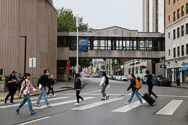 5494950_web1_gtr-CollegeEnrollment001-102721