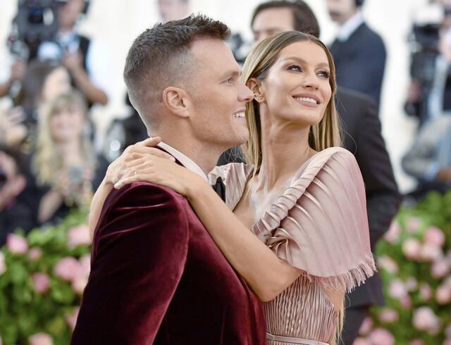 5495576_web1_ptr-bradygisele-100522
