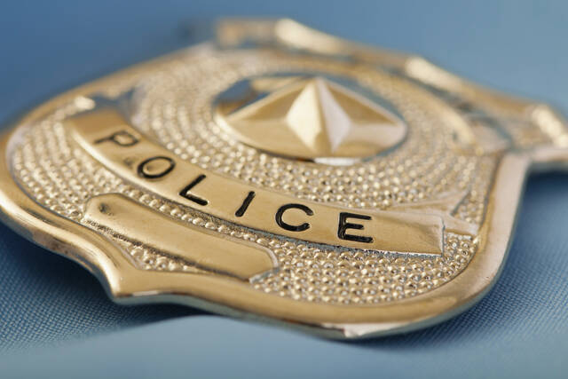 5496667_web1_web-policebadge3