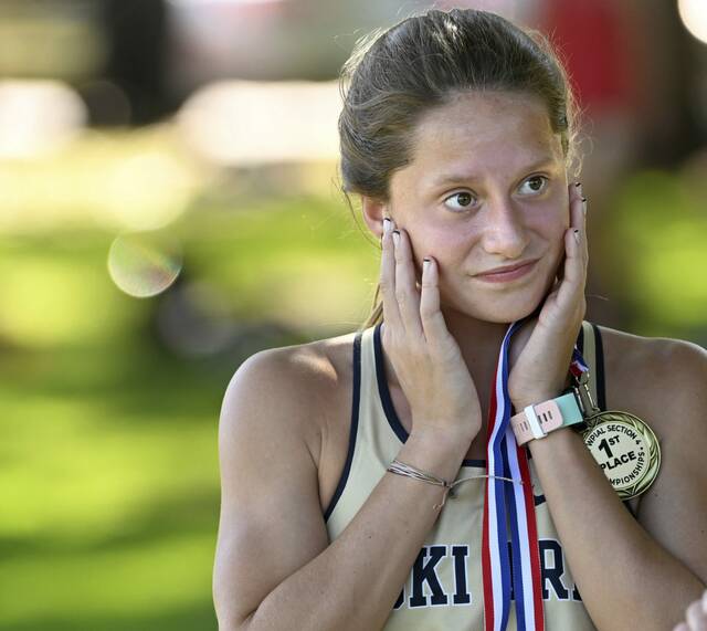 Eliza Miller leads Kiski Area girls cross country team back to section top spot