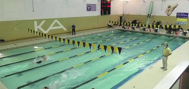 5506037_web1_vnd-swimclinic-100722