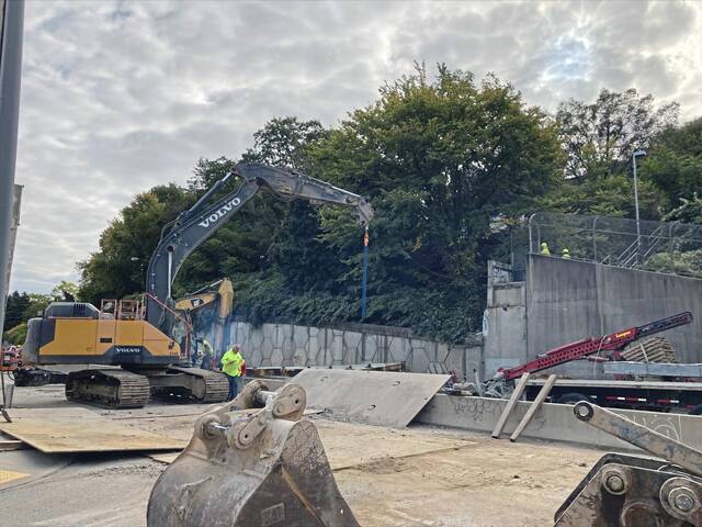 'Take Bigelow': Boulevard is open after emergency removal of pedestrian bridge