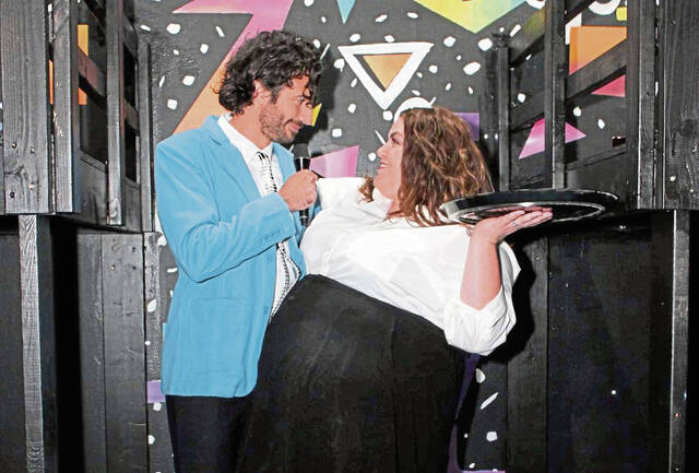 5513125_web1_gtr-WeddingSinger1-101122