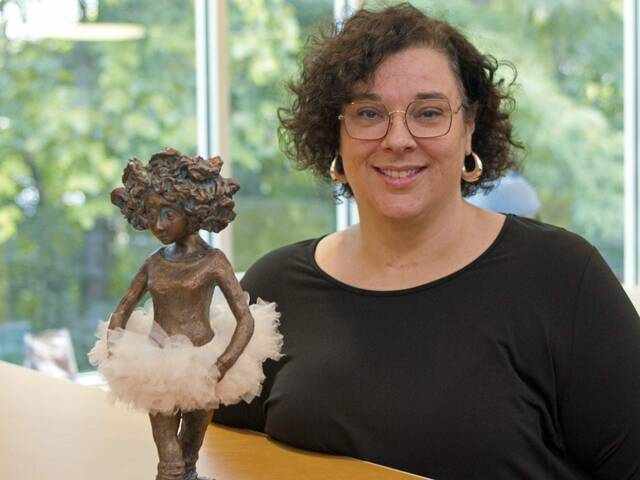 5514023_web1_si-librarysculptures-102722-3