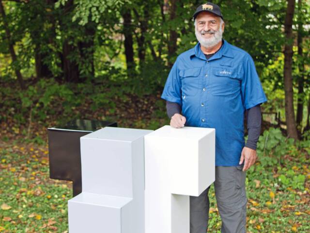 5514023_web1_si-librarysculptures-102722-5