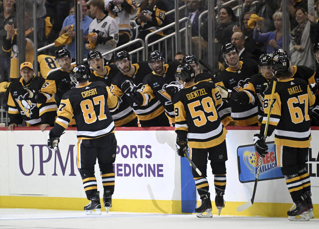 5530778_web1_ptr-PensCoyotesWeb-101422