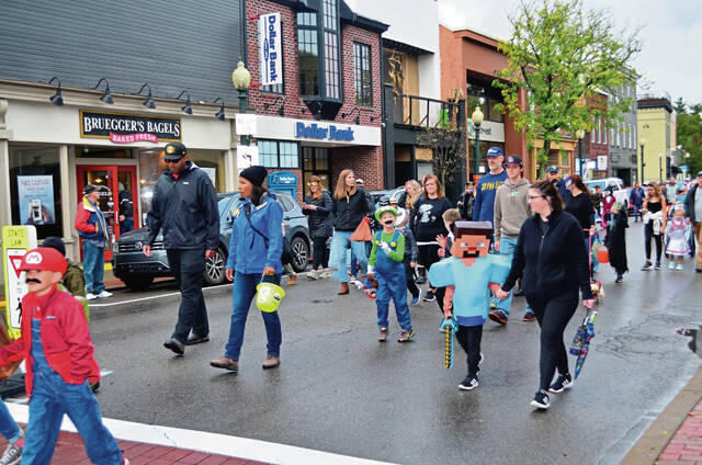 5535472_web1_sew-lo-RotaryParade5-111121