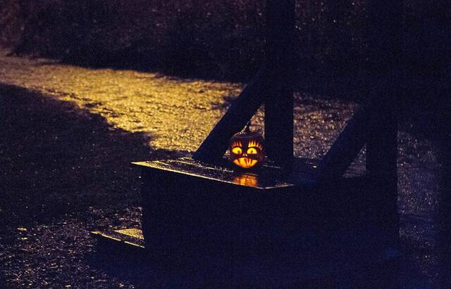 5559271_web1_gtr-tk-planner-lantern-102419