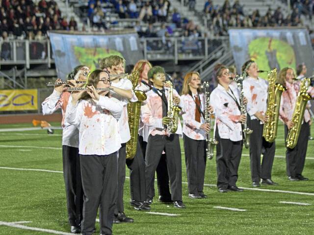 5564037_web1_hj-marchingbandbest-110322-5