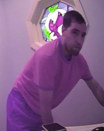 5569813_web1_ptr-frickpeeper1