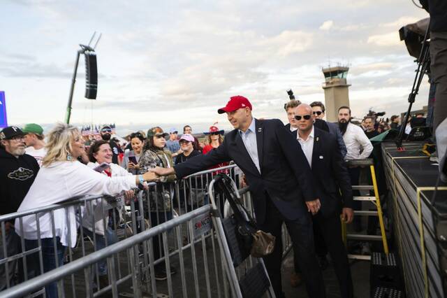 5569059_web1_gtr-trump13-110622