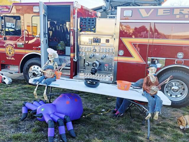 5572603_web1_pal-trunkortreat-111022-3