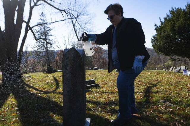 5572671_web1_gtr-NHCivilWarCemetery4-110722